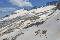 Descent, view from Portillón Superior (2899m)