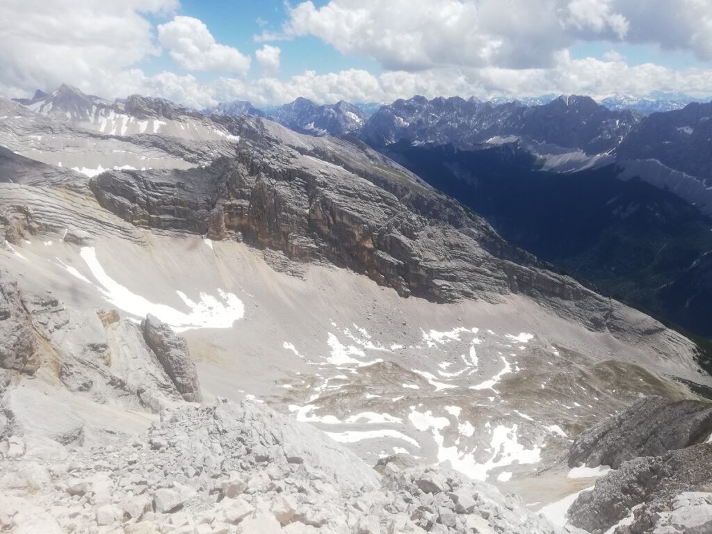 Starting my descent from the Pleisenspitze, view onto the Mitterkar