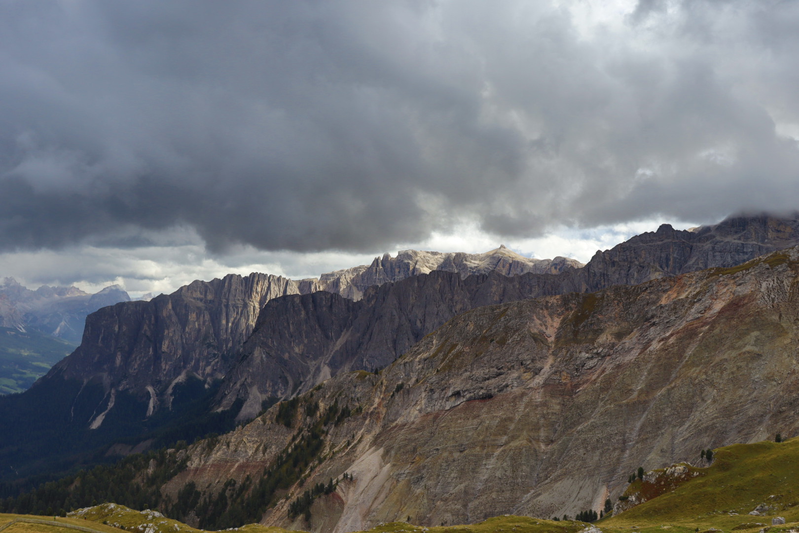 A magnificent view to the Dolomites, seen from near the Schlüter chalet (15:10 pm)