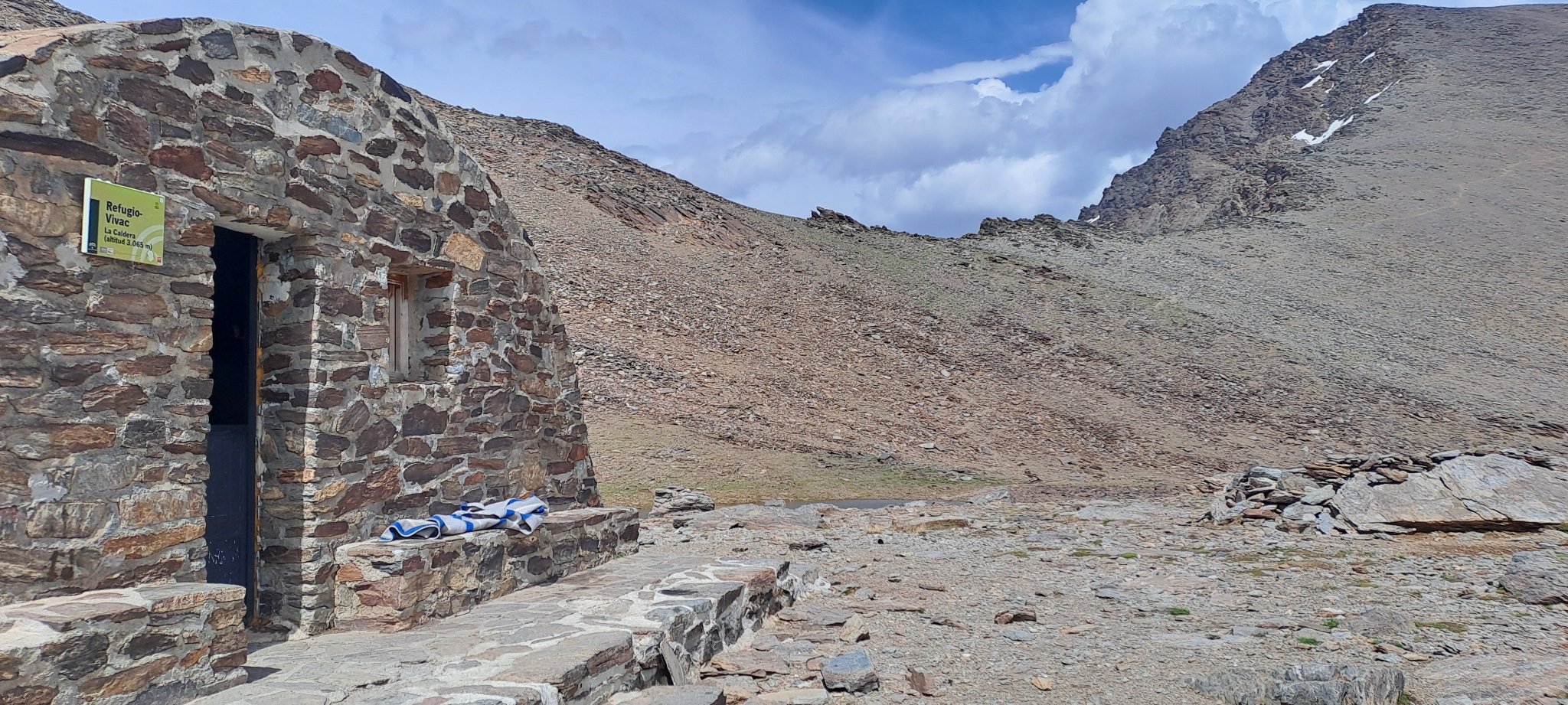 Refugio Vivac (3065m) at the foot of Mulhacén