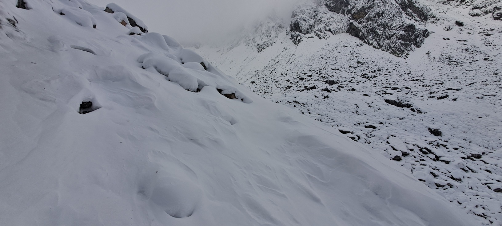 Snow conditions in Červená dolinka on October 2