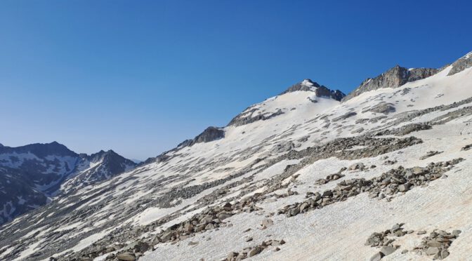 Ascent to Pico d’Aneto (Spanish Pyrenees)